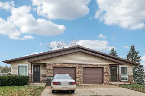 105-107 W Garfield St, Mount Horeb, WI 53572