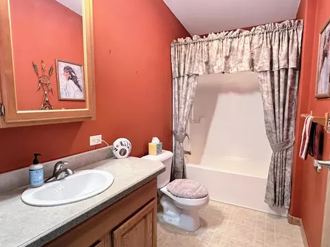 Bath - 368 Highpointe Loop, Mcgregor, IA 52157 photo 3 of 4