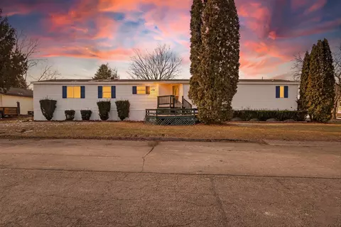 112 Falling Creek Cir, Janesville, WI 53548