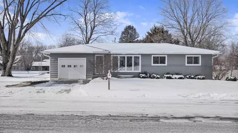 404 Anderson St, Deforest, WI 53532