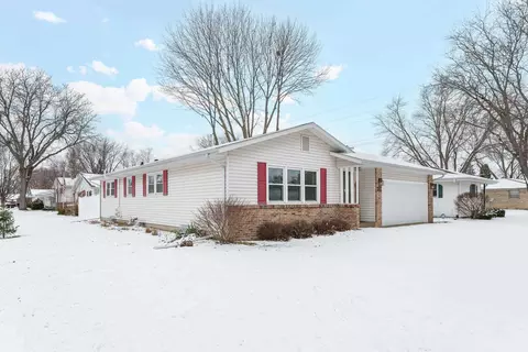 2003 N Lexington Dr, Janesville, WI 53545