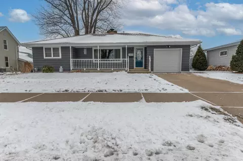 1530 S Oakhill Ave, Janesville, WI 53546
