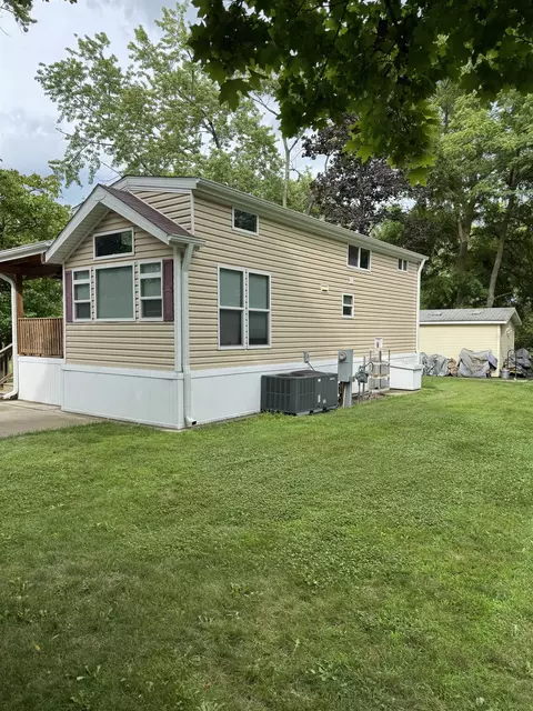414 Skyline Dr, Edgerton, WI 53534