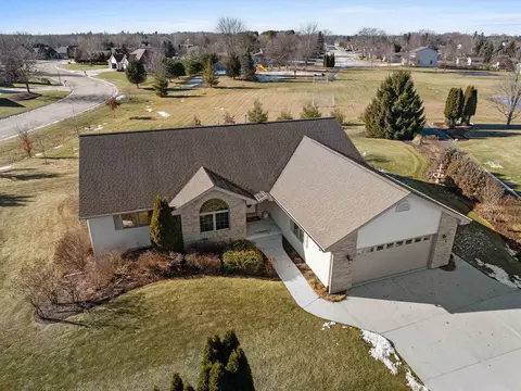 157 Meadow Ridge Dr, Sheboygan Falls, WI 53085