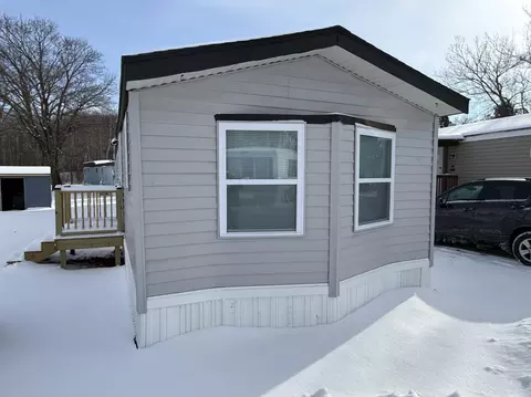 301 E Commerce Blvd #45, Slinger, WI 53086