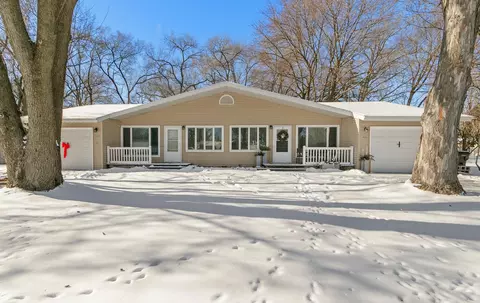 400-402 Estate Ln, Stoughton, WI 53589