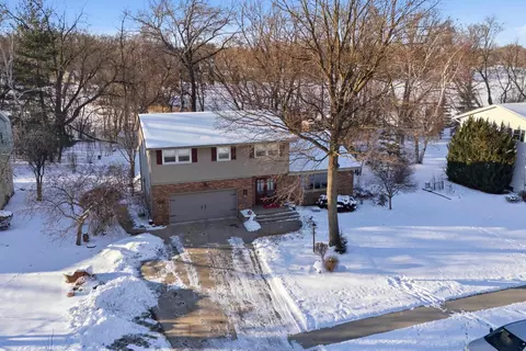 816 Woodview Dr, Sun Prairie, WI 53590