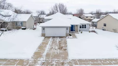 5475 Quarry Hill Dr, Fitchburg, WI 53711