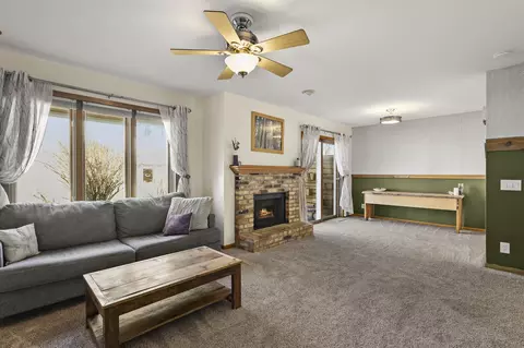 928 Hemlock Dr, Verona, WI 53593