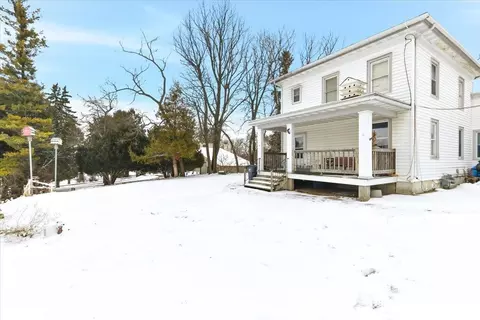 211 Valley St, Horicon, WI 53032