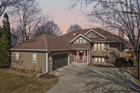 1606 Manchester Xing, Waunakee, WI 53597