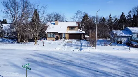 400 Old Indian Trl, Deforest, WI 53532