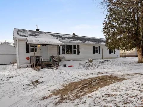 914 S 35th St, Manitowoc, WI 54220