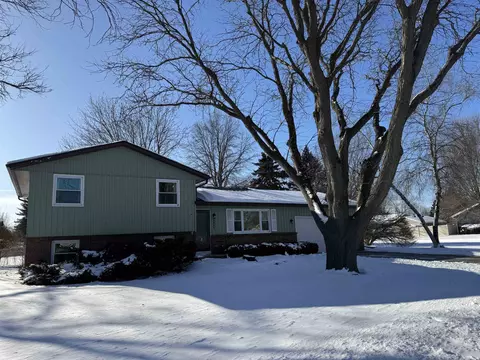 3506 Greenwood Dr, Janesville, WI 53546