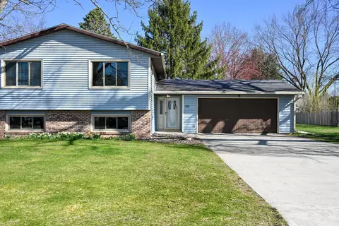 435 N Shore Dr, Belleville, WI 53508