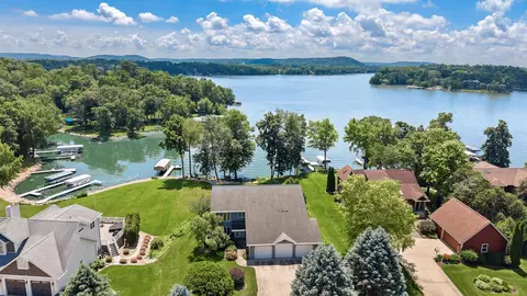 e12805 West Point Drive, Merrimac, WI 53561