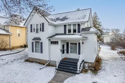404 3rd St, Baraboo, WI 53913