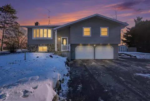2817 Spring Hill Dr, Stoughton, WI 53589
