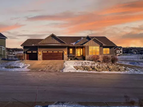4960 Prairie Spring Ct, Waunakee, WI 53597