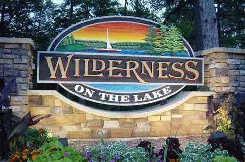350 E Hiawatha Dr #327, Lake Delton, WI 53940