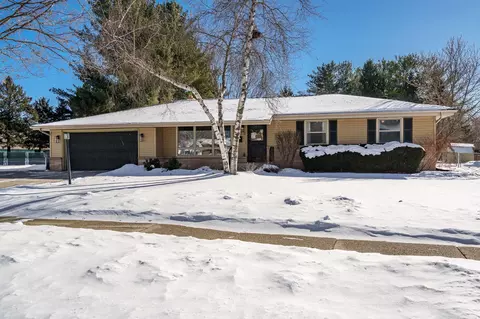 2910 Rutledge Ave, Janesville, WI 53545