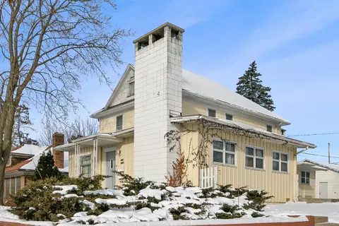 435 8th St, Baraboo, WI 53913