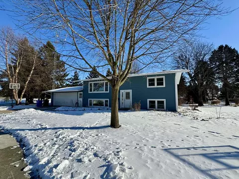 122 Circle Dr, Randolph, WI 53956