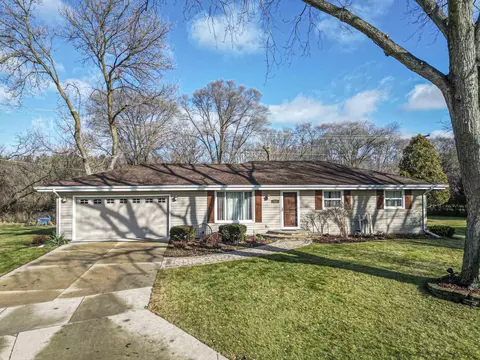 416 Colby Ct, Janesville, WI 53546