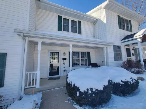827 Sutherland Ave, Janesville, WI 53545