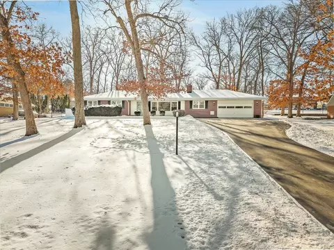 3708 Bee Ln, Beloit, WI 53511