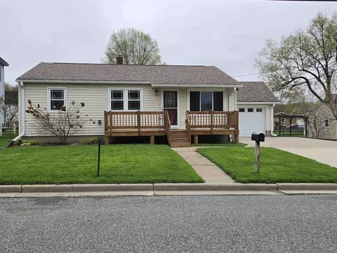 165 E 8th St, Richland Center, WI 53581
