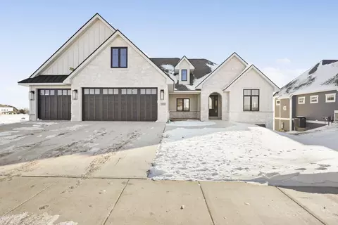 1102 Winn Dr, Waunakee, WI 53597
