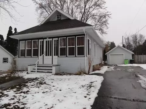 153 W Charles St, Markesan, WI 53946