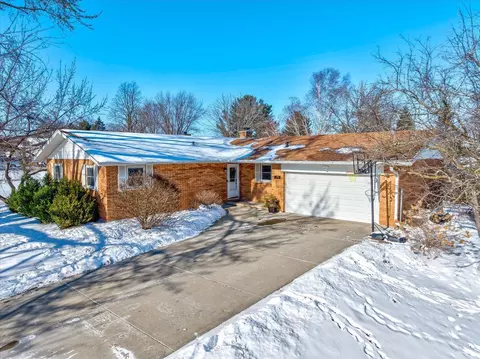 2718 Hilltop Dr, Sun Prairie, WI 53590