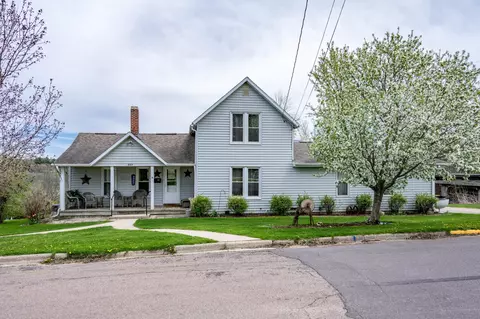 207 Spring St, Elroy, WI 53929