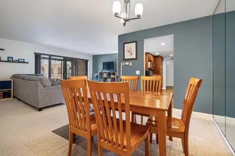 6302 Mineral Point Rd #304, Madison, WI 53705