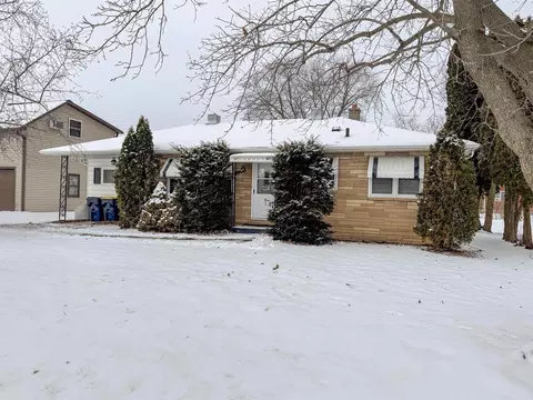 811 S Hickory St, Mauston, WI 53948