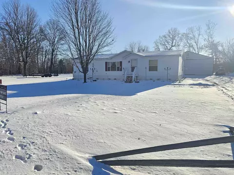 523 County Rd A Rd, Oxford, WI 53952