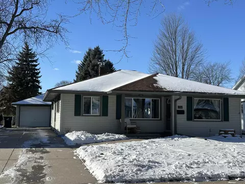 718 Grove St, Beaver Dam, WI 53916