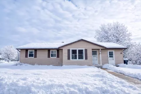 90 E Countryside Dr, Evansville, WI 53536