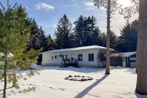 n5882 8th Court, Westfield, WI 53964