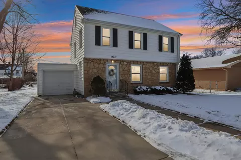 108 4th St, Waunakee, WI 53597