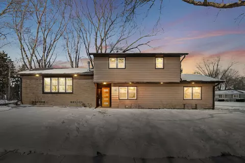 132 W Macarthur St, Sun Prairie, WI 53590