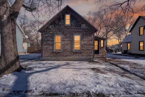 1015 Bluff St, Beloit, WI 53511