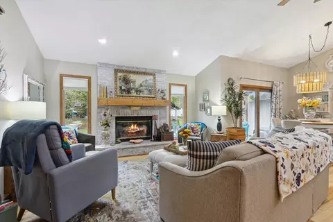 1903 St George Ln, Janesville, WI 53545