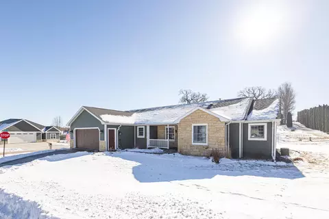 105 Ridge Ave, Benton, WI 53803
