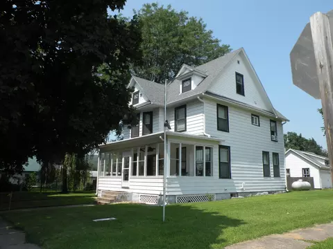 301 W Amelia St, Cassville, WI 53806