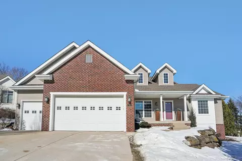726 Greystone Ln, Middleton, WI 53562