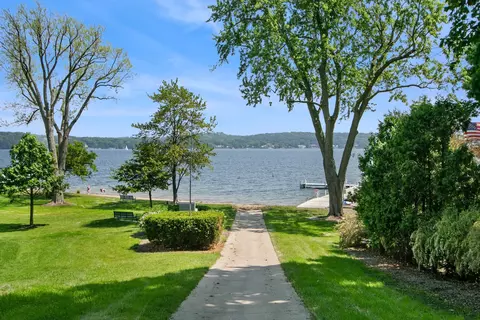 539 Highland Rd, Williams Bay, WI 53191