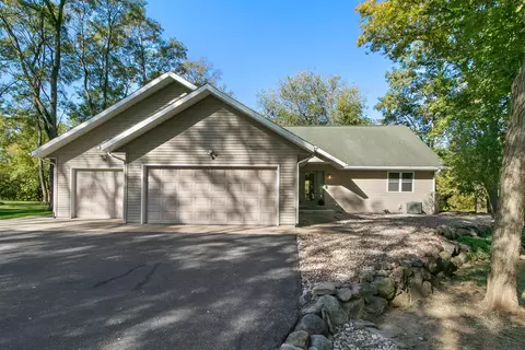 831 Island Ct, Baraboo, WI 53913